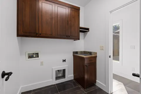 Laundry room, with a utility sink