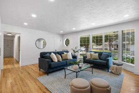 Living room toward the garden