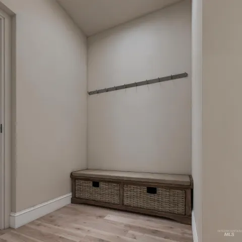 Render — walk-in closet, unfitted
